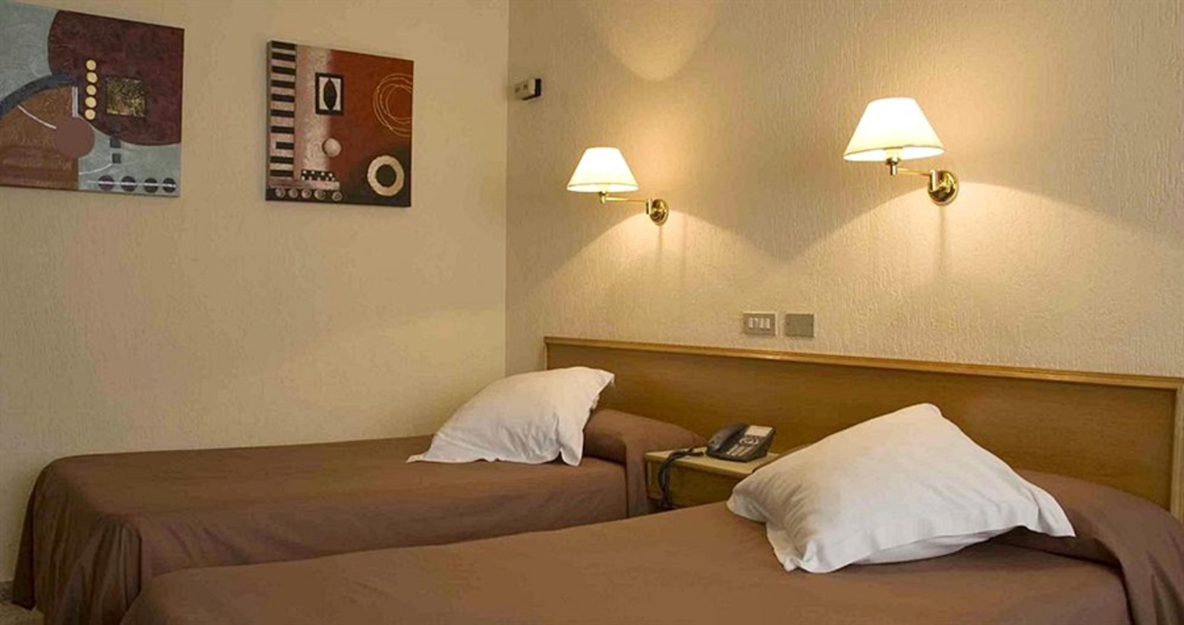 Hotel Leuka Alicante Oda fotoğraf